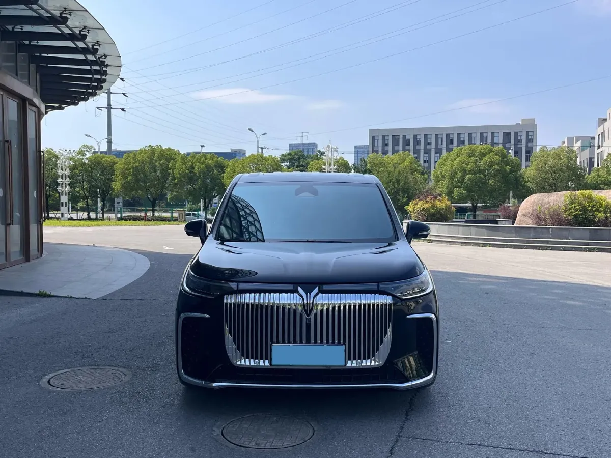 2025 Voyah Dream 1.5T 150HP L4 PHEV 41.7KWH,autocango,china used car exporter,china ev exporter,chinese used car exporter,chinese used ev exporter
