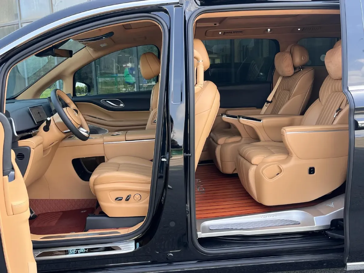 2025 Voyah Dream 1.5T 150HP L4 PHEV 41.7KWH,autocango,china used car exporter,china ev exporter,chinese used car exporter,chinese used ev exporter