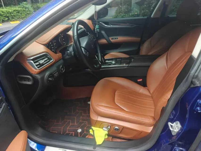 2021 Maserati Ghibli 2.0T 330HP L4 8AT,autocango,china used car exporter,china ev exporter,chinese used car exporter,chinese used ev exporter