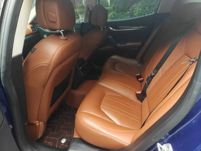 2021 Maserati Ghibli 2.0T 330HP L4 8AT,autocango,china used car exporter,china ev exporter,chinese used car exporter,chinese used ev exporter