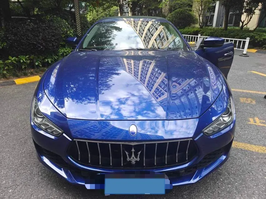 2021 Maserati Ghibli 2.0T 330HP L4 8AT,autocango,china used car exporter,china ev exporter,chinese used car exporter,chinese used ev exporter