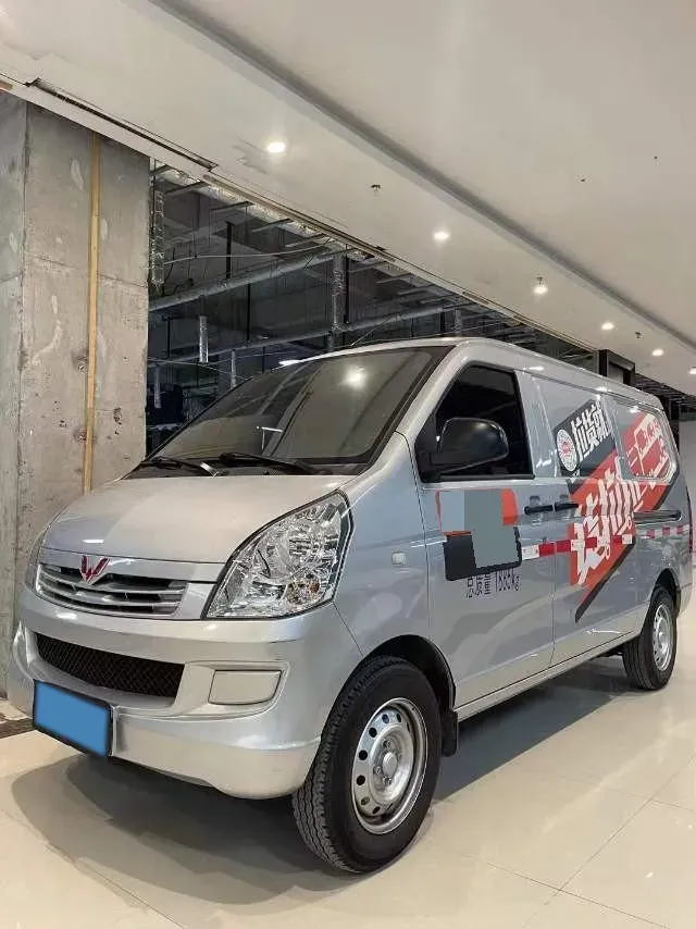2022 WuLing RongGuang S 1.2L 76HP L4 5MT,autocango,china used car exporter,china ev exporter,chinese used car exporter,chinese used ev exporter