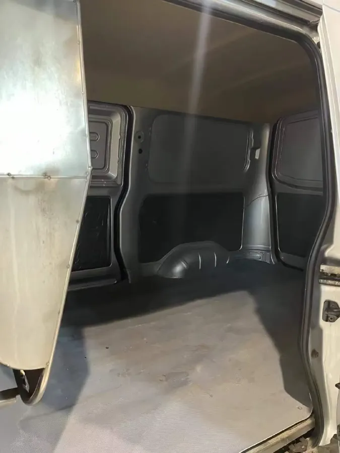 2022 WuLing RongGuang S 1.2L 76HP L4 5MT,autocango,china used car exporter,china ev exporter,chinese used car exporter,chinese used ev exporter
