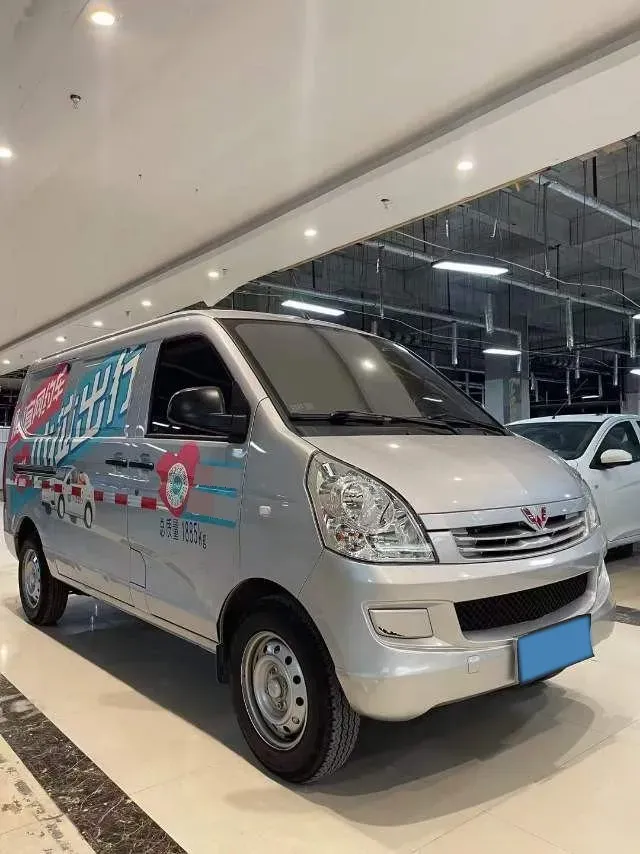 2022 WuLing RongGuang S 1.2L 76HP L4 5MT,autocango,china used car exporter,china ev exporter,chinese used car exporter,chinese used ev exporter