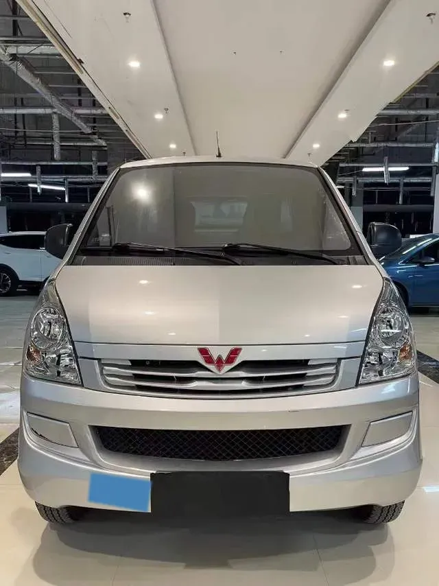 2022 WuLing RongGuang S 1.2L 76HP L4 5MT,autocango,china used car exporter,china ev exporter,chinese used car exporter,chinese used ev exporter