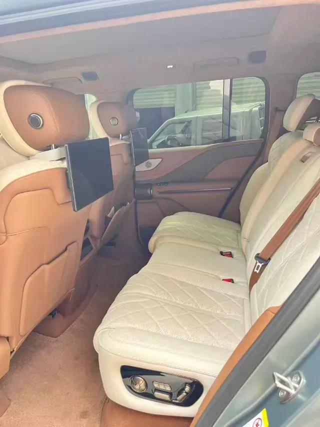 2023 YangWang U8 2.0T 272HP L4 REEV 49.05KWH,autocango,china used car exporter,china ev exporter,chinese used car exporter,chinese used ev exporter