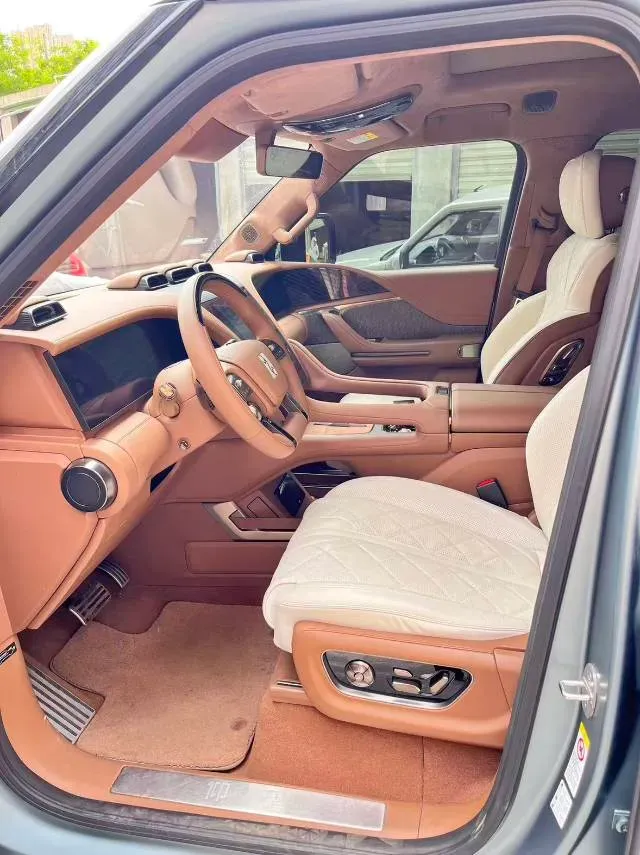 2023 YangWang U8 2.0T 272HP L4 REEV 49.05KWH,autocango,china used car exporter,china ev exporter,chinese used car exporter,chinese used ev exporter