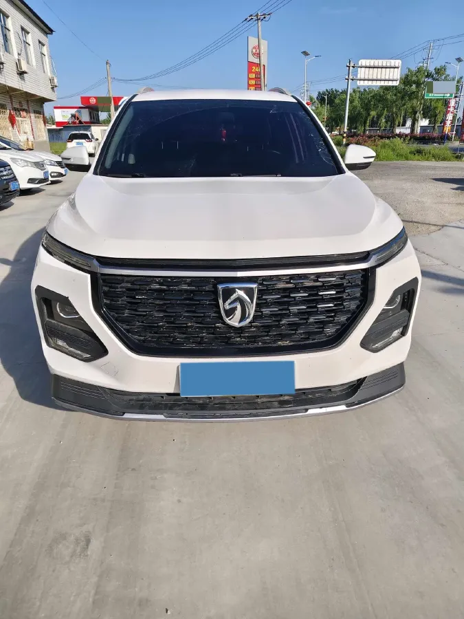 2020 BaoJun 530 1.5T 147HP L4 6MT,autocango,china used car exporter,china ev exporter,chinese used car exporter,chinese used ev exporter