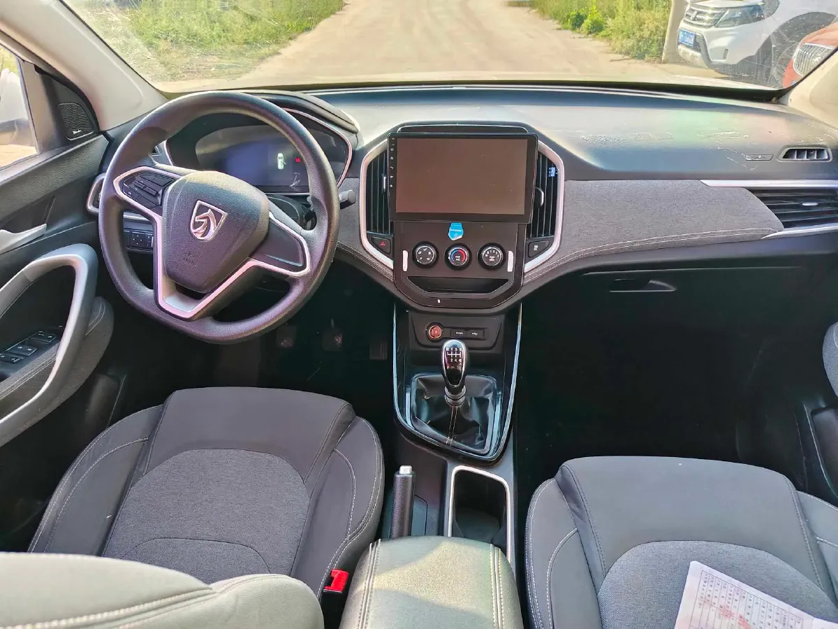 2020 BaoJun 530 1.5T 147HP L4 6MT,autocango,china used car exporter,china ev exporter,chinese used car exporter,chinese used ev exporter