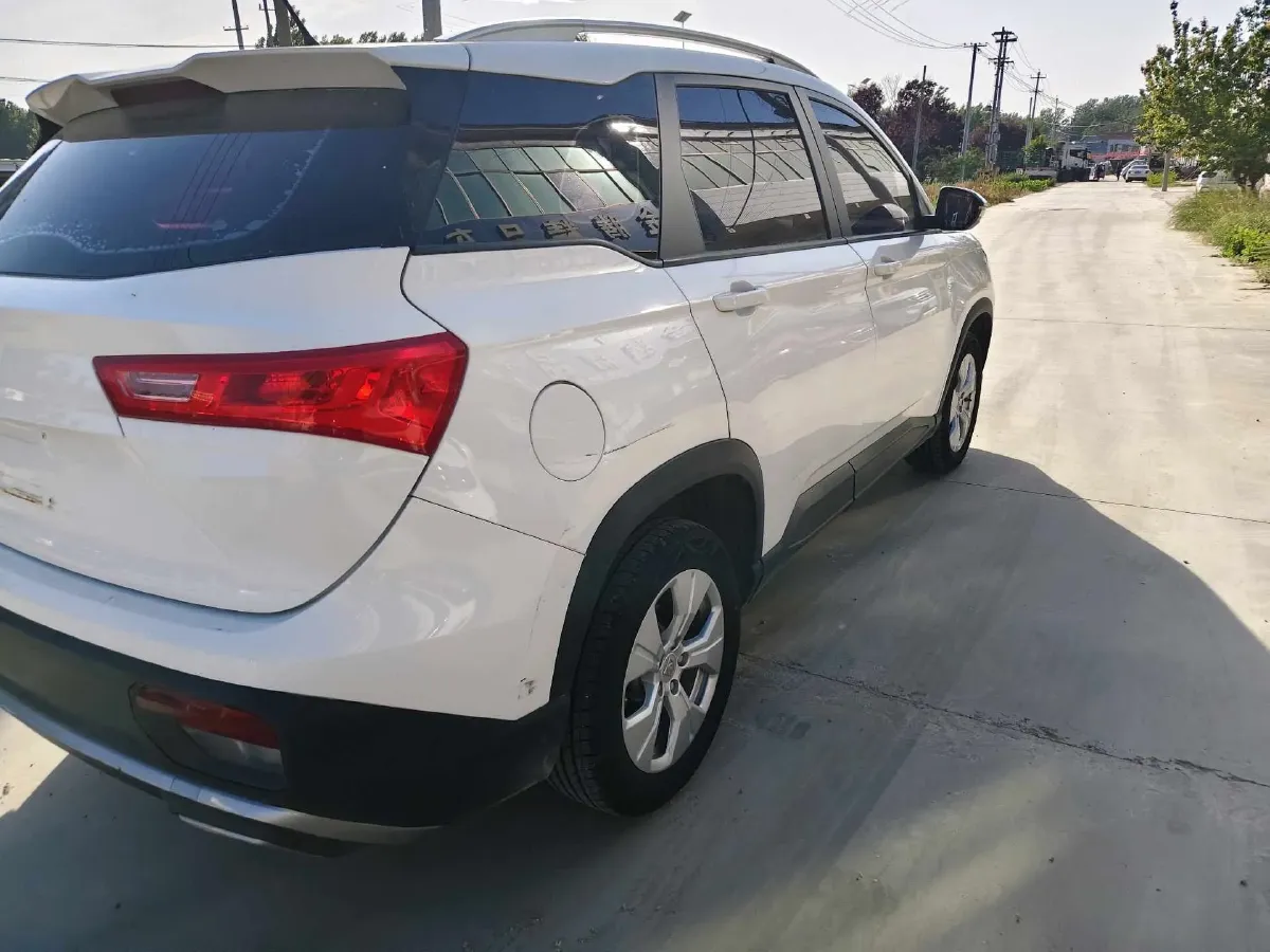 2020 BaoJun 530 1.5T 147HP L4 6MT,autocango,china used car exporter,china ev exporter,chinese used car exporter,chinese used ev exporter