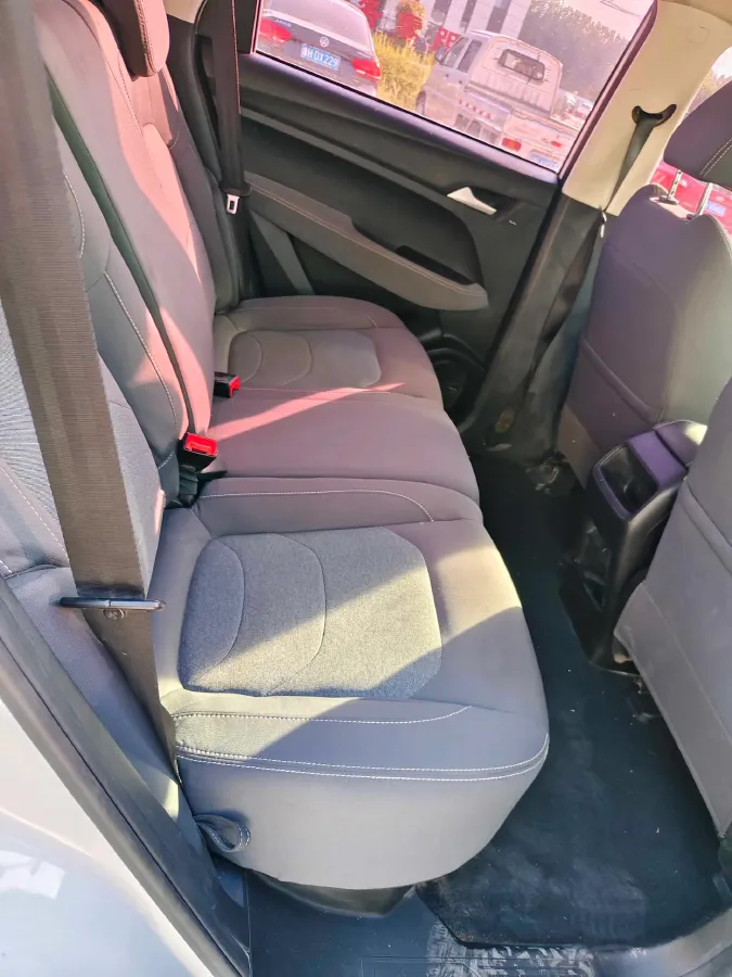 2020 BaoJun 530 1.5T 147HP L4 6MT,autocango,china used car exporter,china ev exporter,chinese used car exporter,chinese used ev exporter