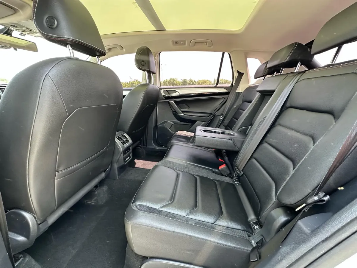 2019 Jeep Cherokee 2.0T 234HP L4 9AT,autocango,china used car exporter,china ev exporter,chinese used car exporter,chinese used ev exporter