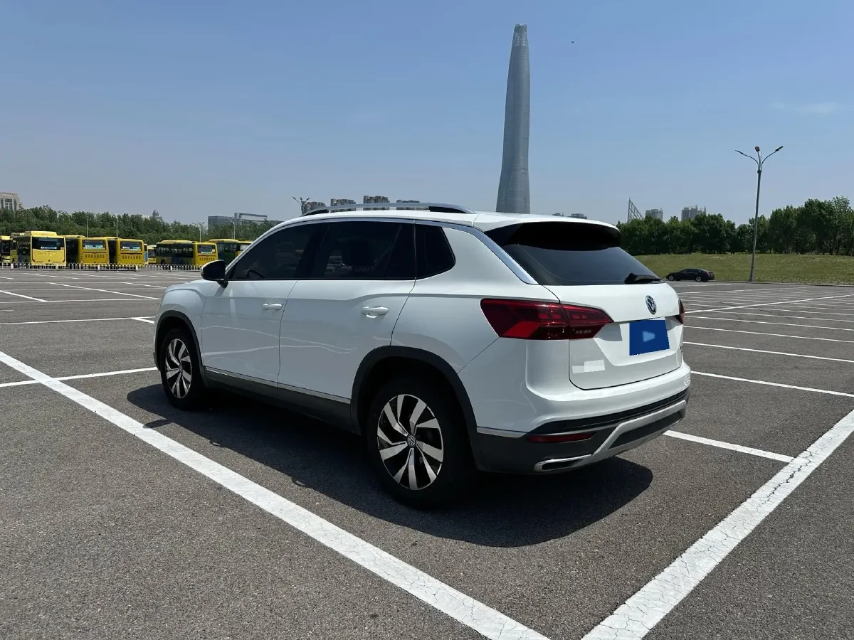 2019 Jeep Cherokee 2.0T 234HP L4 9AT,autocango,china used car exporter,china ev exporter,chinese used car exporter,chinese used ev exporter