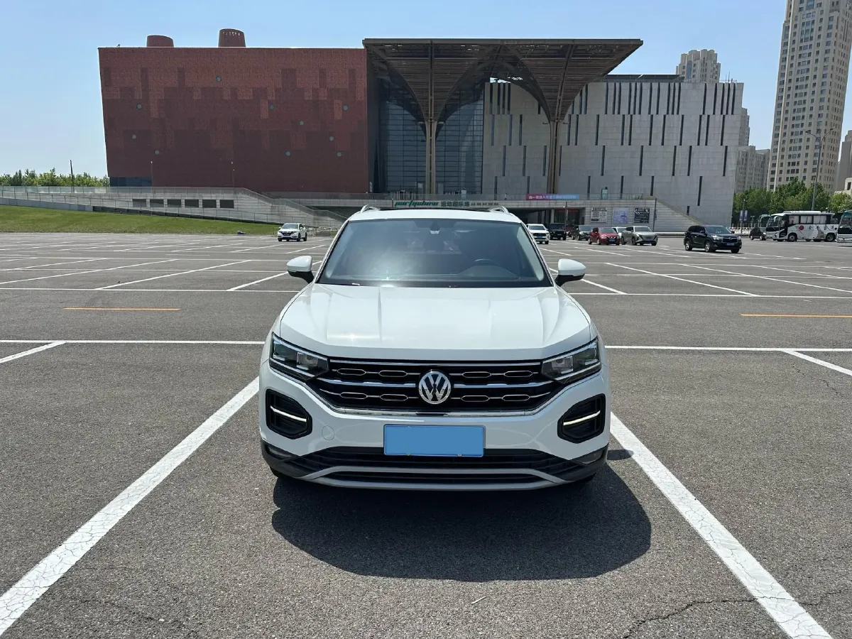 2019 Jeep Cherokee 2.0T 234HP L4 9AT,autocango,china used car exporter,china ev exporter,chinese used car exporter,chinese used ev exporter