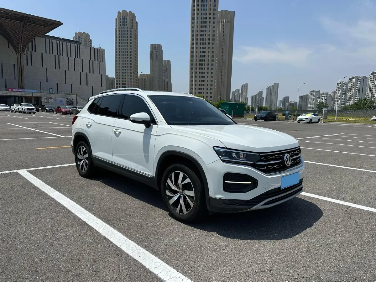 2019 Jeep Cherokee 2.0T 234HP L4 9AT,autocango,china used car exporter,china ev exporter,chinese used car exporter,chinese used ev exporter