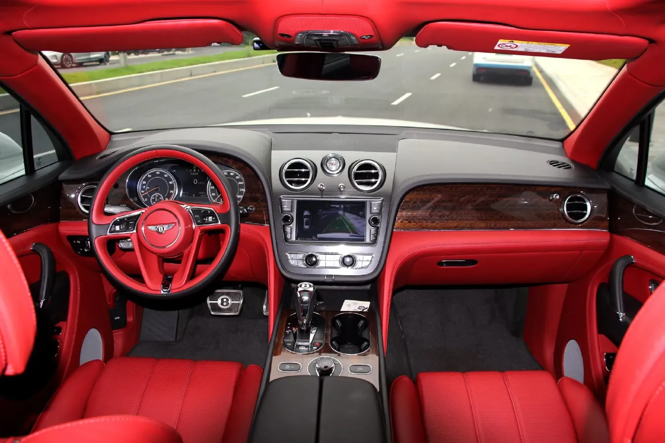 2018 Bentley Bentayga 4.0T 550HP V8 8AT,autocango,china used car exporter,china ev exporter,chinese used car exporter,chinese used ev exporter