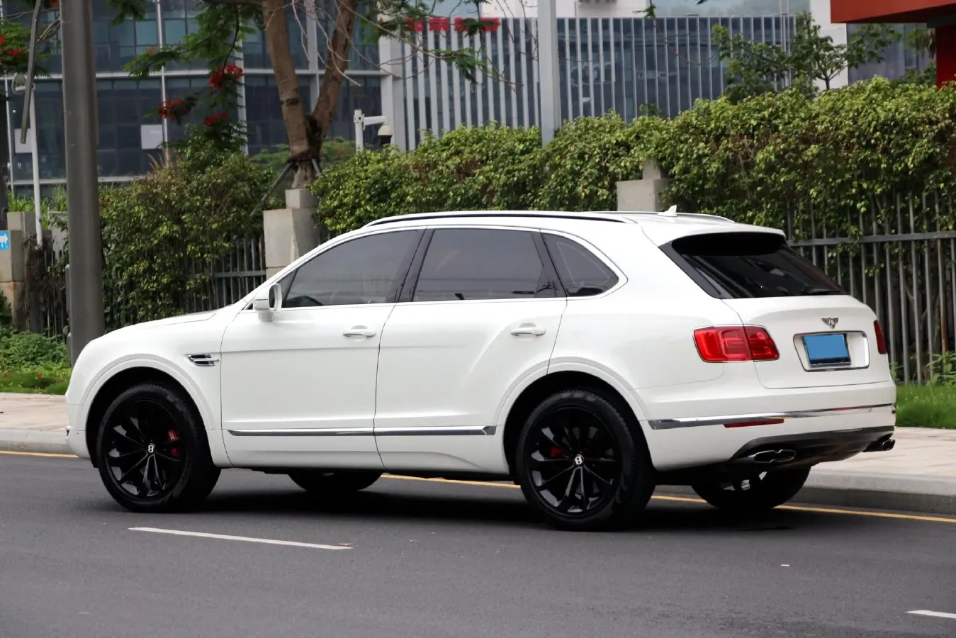 2018 Bentley Bentayga 4.0T 550HP V8 8AT,autocango,china used car exporter,china ev exporter,chinese used car exporter,chinese used ev exporter