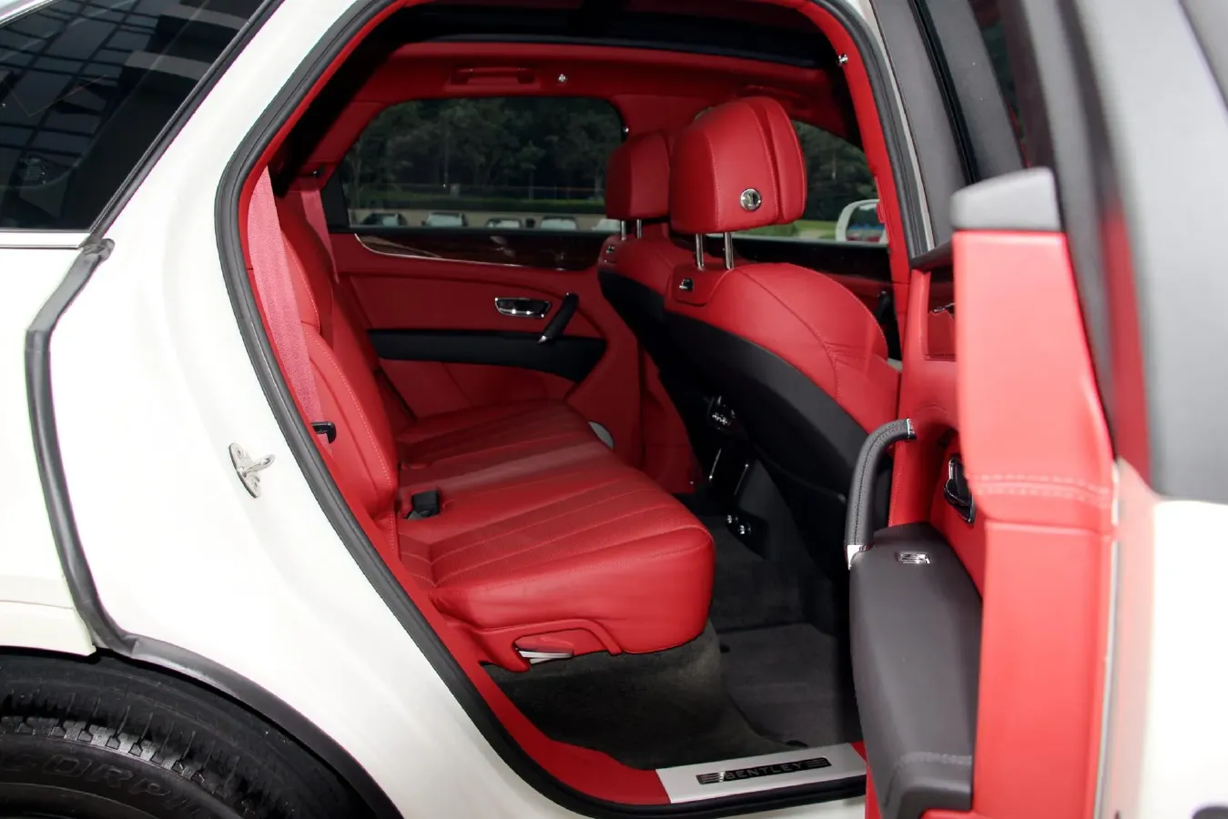2018 Bentley Bentayga 4.0T 550HP V8 8AT,autocango,china used car exporter,china ev exporter,chinese used car exporter,chinese used ev exporter