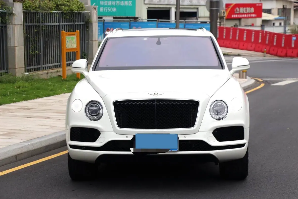 2018 Bentley Bentayga 4.0T 550HP V8 8AT,autocango,china used car exporter,china ev exporter,chinese used car exporter,chinese used ev exporter