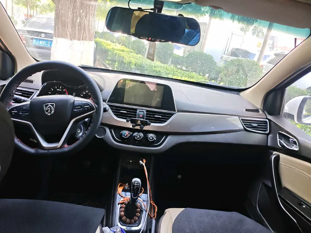 2017 BaoJun 310W 1.5L 112HP L4 6MT,autocango,china used car exporter,china ev exporter,chinese used car exporter,chinese used ev exporter