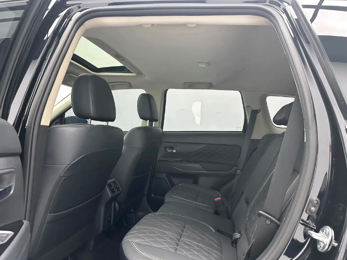 2021 Mitsubishi Outlander 2.0L 166HP L4 CVT,autocango,china used car exporter,china ev exporter,chinese used car exporter,chinese used ev exporter