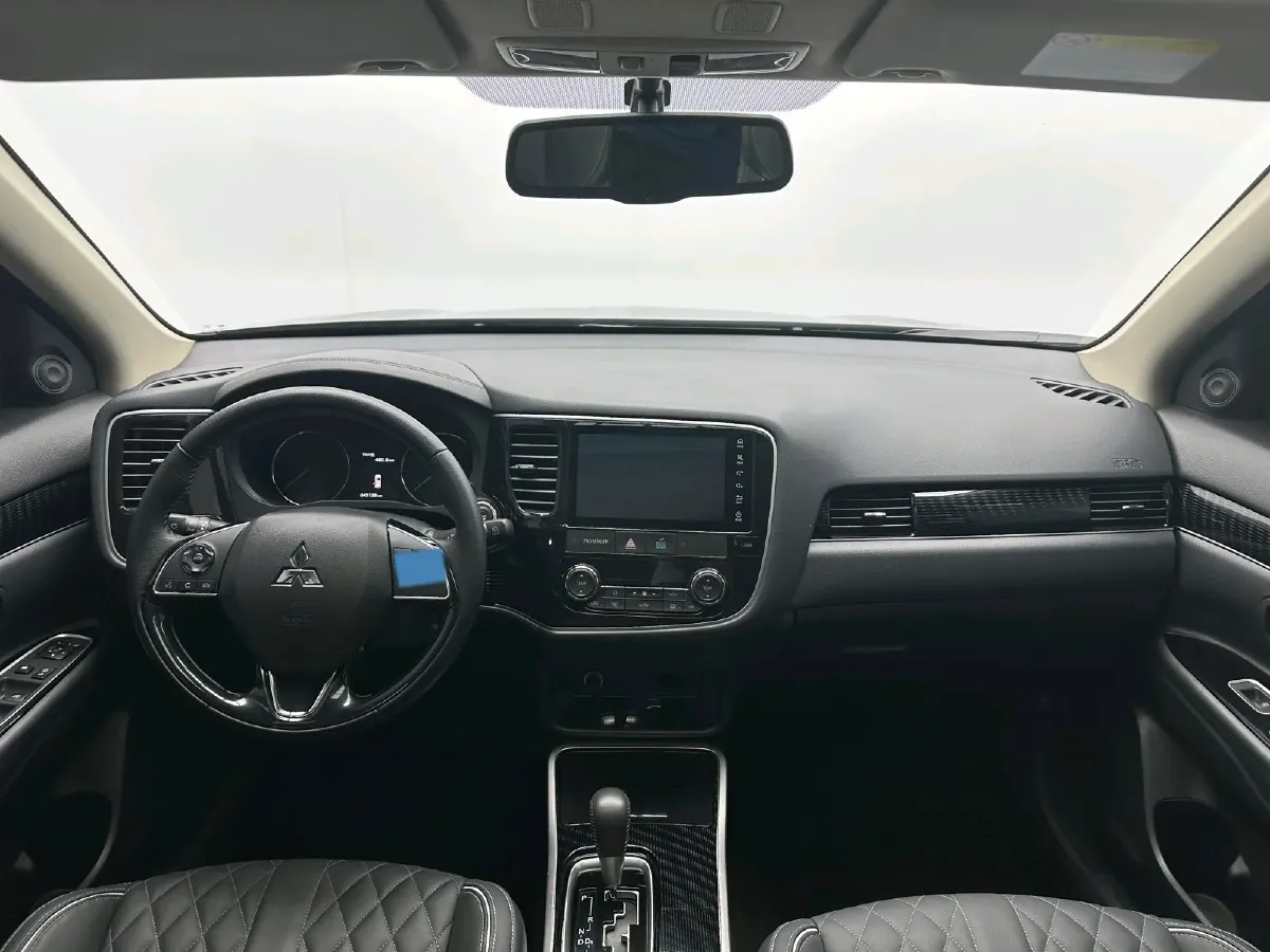 2021 Mitsubishi Outlander 2.0L 166HP L4 CVT,autocango,china used car exporter,china ev exporter,chinese used car exporter,chinese used ev exporter