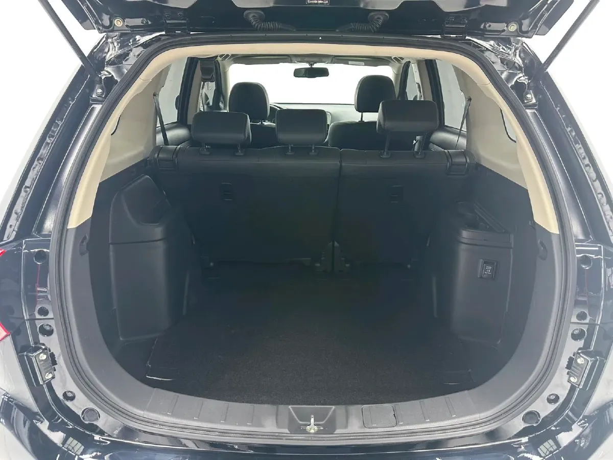 2021 Mitsubishi Outlander 2.0L 166HP L4 CVT,autocango,china used car exporter,china ev exporter,chinese used car exporter,chinese used ev exporter