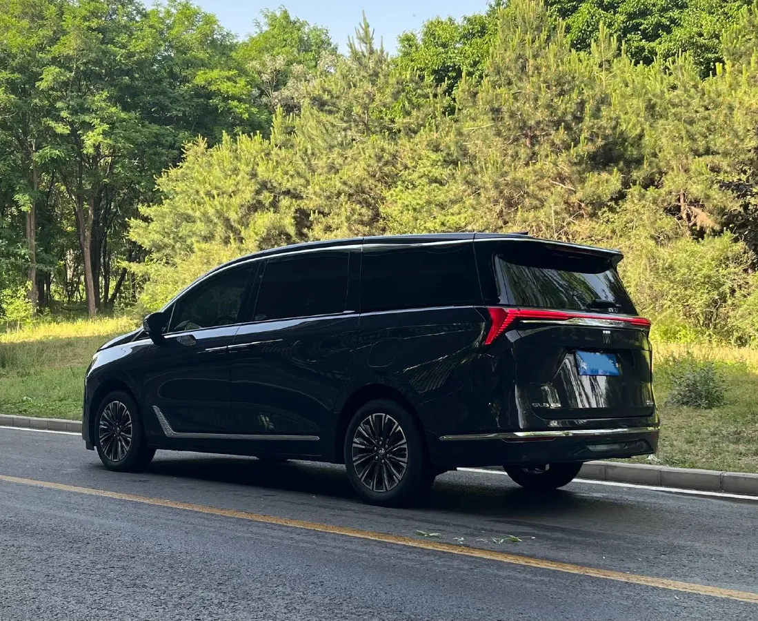 2025 Buick GL8 2.0T 237HP L4 9AT,autocango,china used car exporter,china ev exporter,chinese used car exporter,chinese used ev exporter