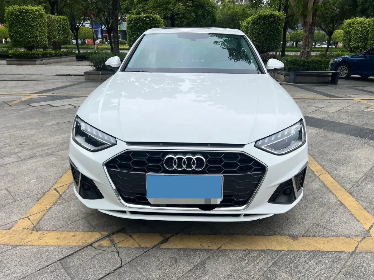 2023 Audi A4L 2.0T 190HP L4 7DCT,autocango,china used car exporter,china ev exporter,chinese used car exporter,chinese used ev exporter