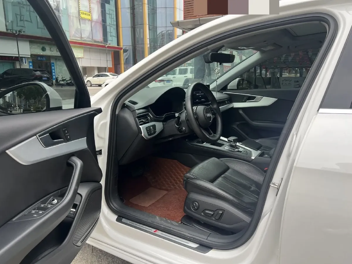 2023 Audi A4L 2.0T 190HP L4 7DCT,autocango,china used car exporter,china ev exporter,chinese used car exporter,chinese used ev exporter