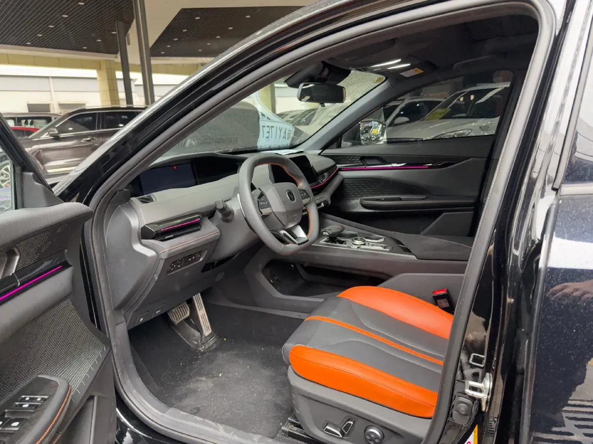 2024 ChangAn UNI-V 1.5T 188HP L4 7DCT,autocango,china used car exporter,china ev exporter,chinese used car exporter,chinese used ev exporter