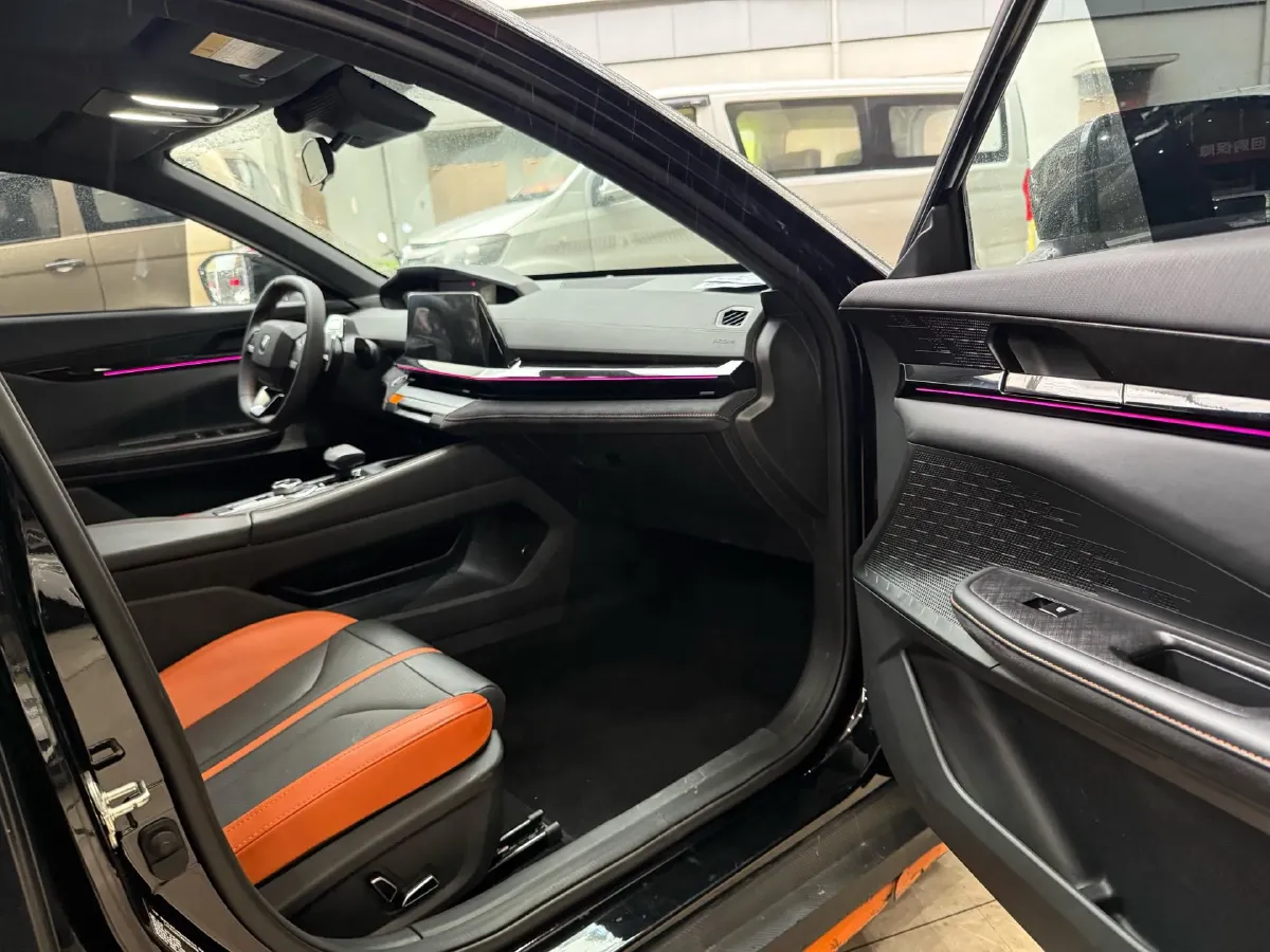 2024 ChangAn UNI-V 1.5T 188HP L4 7DCT,autocango,china used car exporter,china ev exporter,chinese used car exporter,chinese used ev exporter