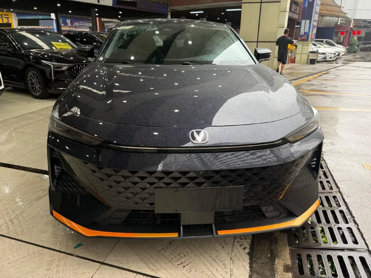 2024 ChangAn UNI-V 1.5T 188HP L4 7DCT,autocango,china used car exporter,china ev exporter,chinese used car exporter,chinese used ev exporter