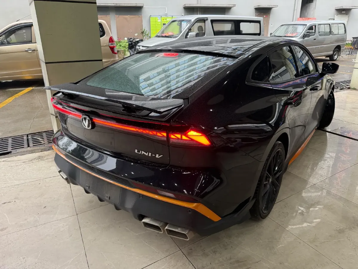 2024 ChangAn UNI-V 1.5T 188HP L4 7DCT,autocango,china used car exporter,china ev exporter,chinese used car exporter,chinese used ev exporter