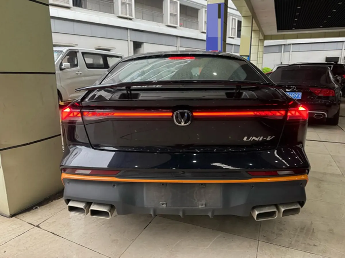 2024 ChangAn UNI-V 1.5T 188HP L4 7DCT,autocango,china used car exporter,china ev exporter,chinese used car exporter,chinese used ev exporter