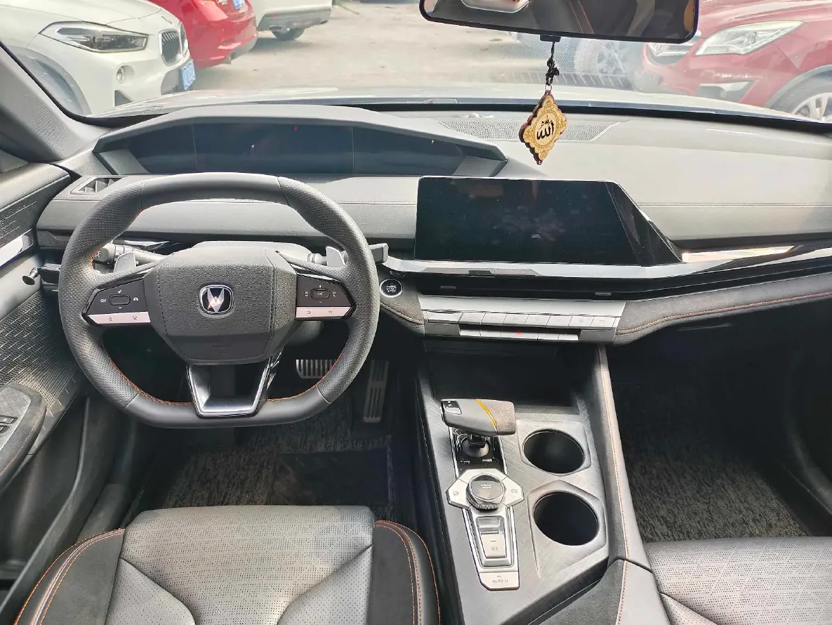 2022 ChangAn UNI-V 2.0T 233HP L4 8AT,autocango,china used car exporter,china ev exporter,chinese used car exporter,chinese used ev exporter