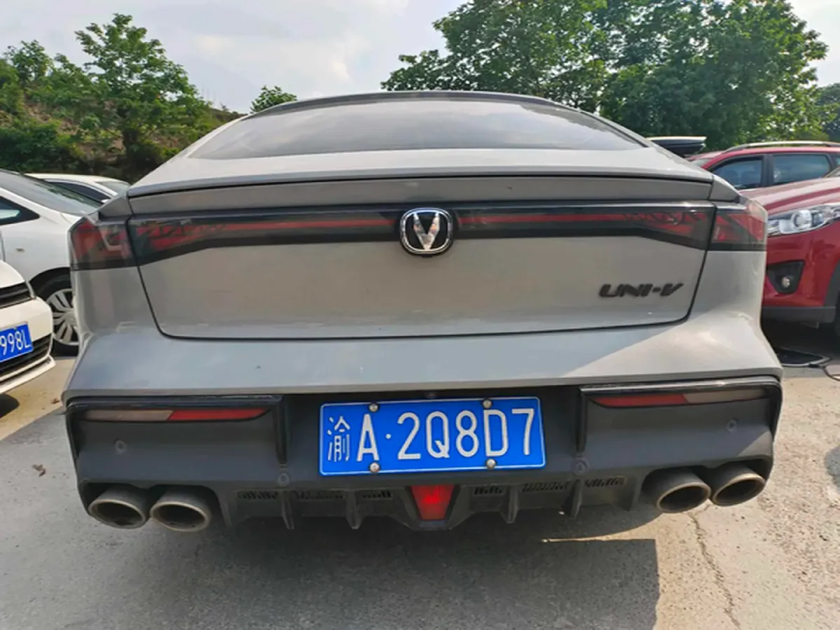 2022 ChangAn UNI-V 2.0T 233HP L4 8AT,autocango,china used car exporter,china ev exporter,chinese used car exporter,chinese used ev exporter