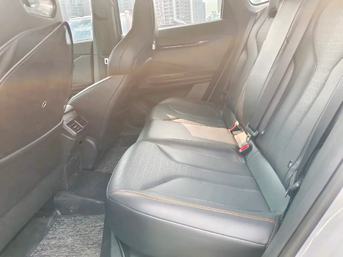 2022 ChangAn UNI-V 2.0T 233HP L4 8AT,autocango,china used car exporter,china ev exporter,chinese used car exporter,chinese used ev exporter