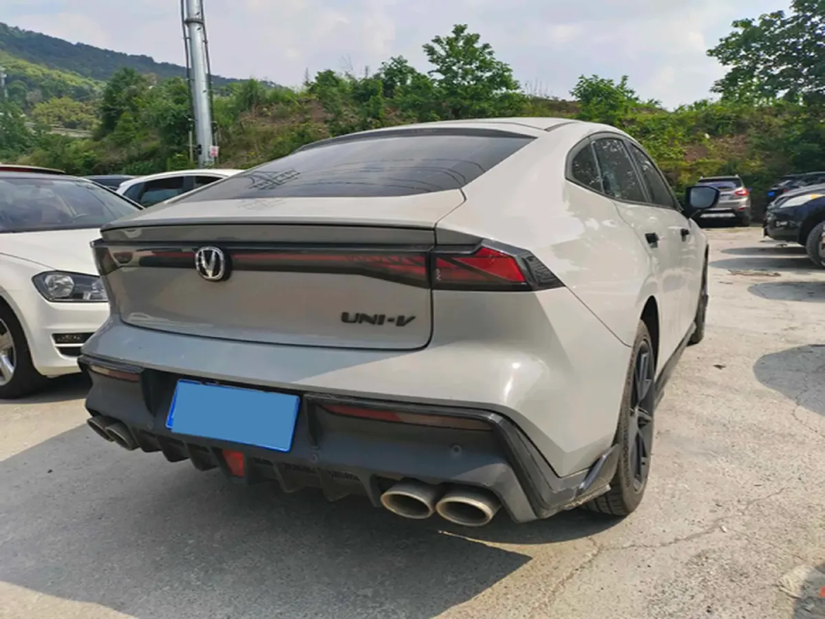 2022 ChangAn UNI-V 2.0T 233HP L4 8AT,autocango,china used car exporter,china ev exporter,chinese used car exporter,chinese used ev exporter