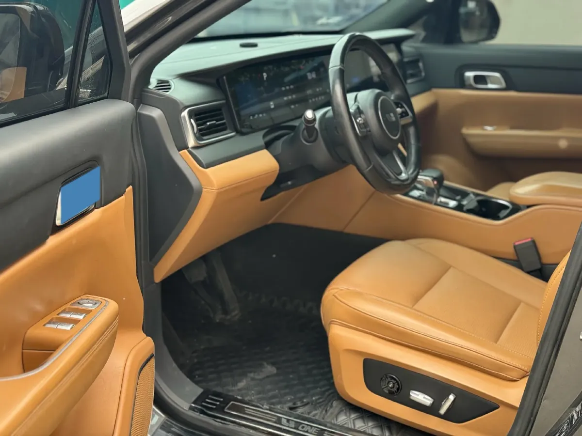 2021 Li ONE Range Extended 131HP REEV 40.5KWH,autocango,china used car exporter,china ev exporter,chinese used car exporter,chinese used ev exporter
