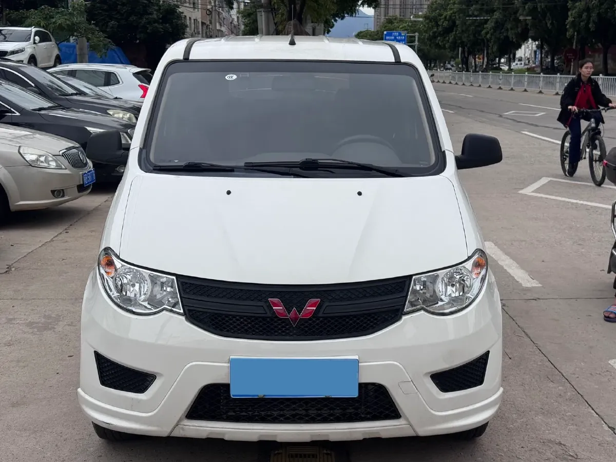 2018 WuLing HongGuang 1.5L 105HP L4 5MT,autocango,china used car exporter,china ev exporter,chinese used car exporter,chinese used ev exporter
