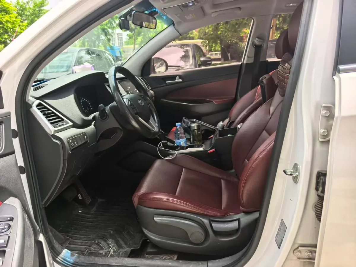2015 Hyundai Tucson 2.0L 165HP L4 6AT,autocango,china used car exporter,china ev exporter,chinese used car exporter,chinese used ev exporter