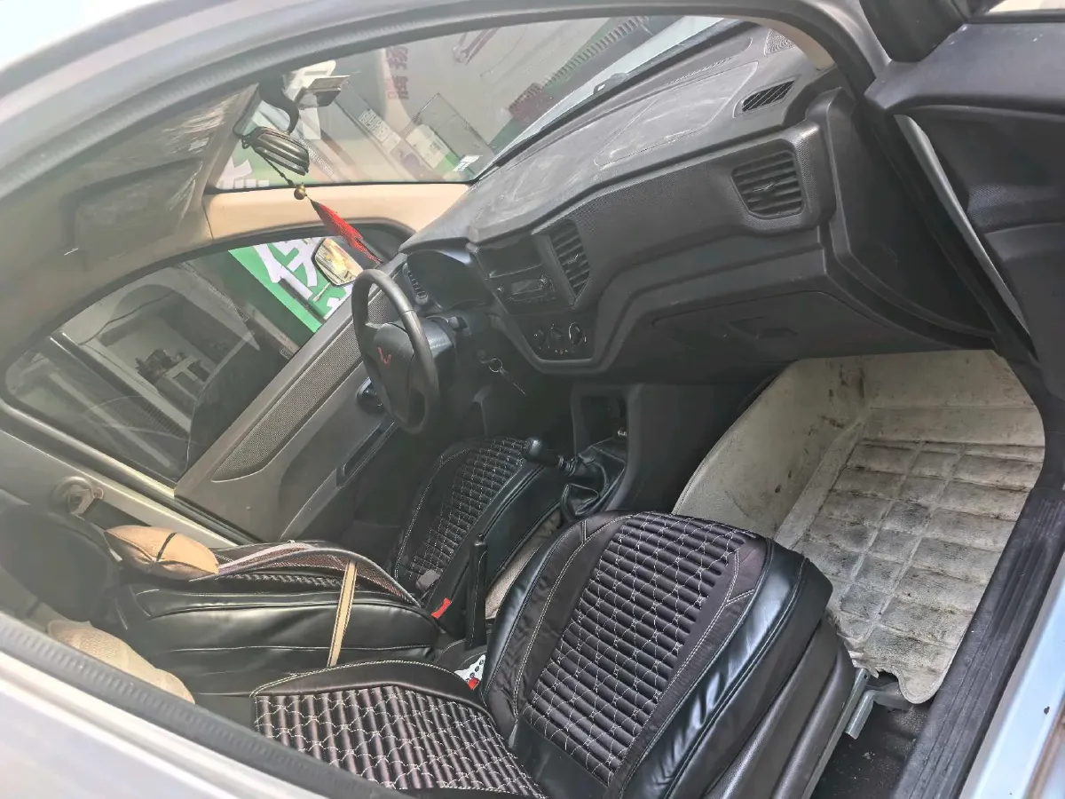 2021 WuLing HongGuang V 1.5L 99HP L4 6MT,autocango,china used car exporter,china ev exporter,chinese used car exporter,chinese used ev exporter