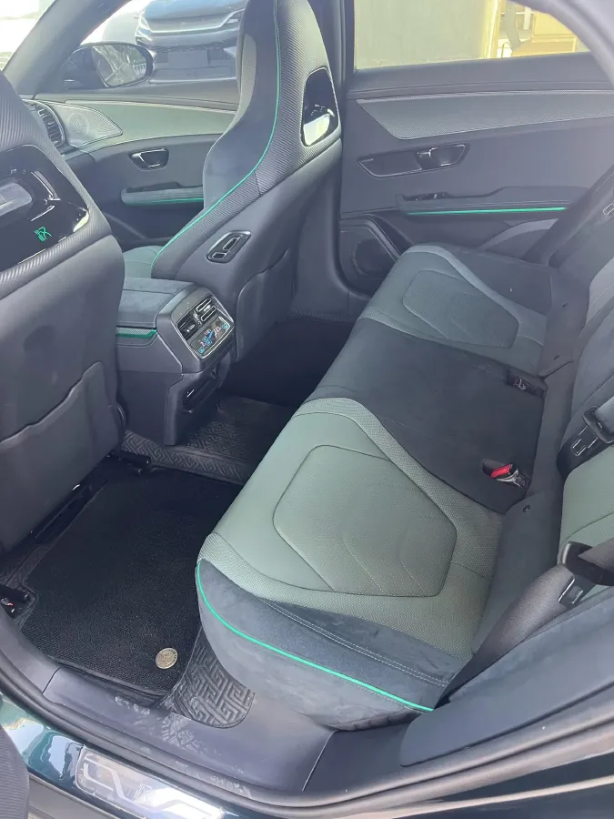 2022 Toyota Highlander 2.5L 192HP L4 E-CVT Hybrid,autocango,china used car exporter,china ev exporter,chinese used car exporter,chinese used ev exporter