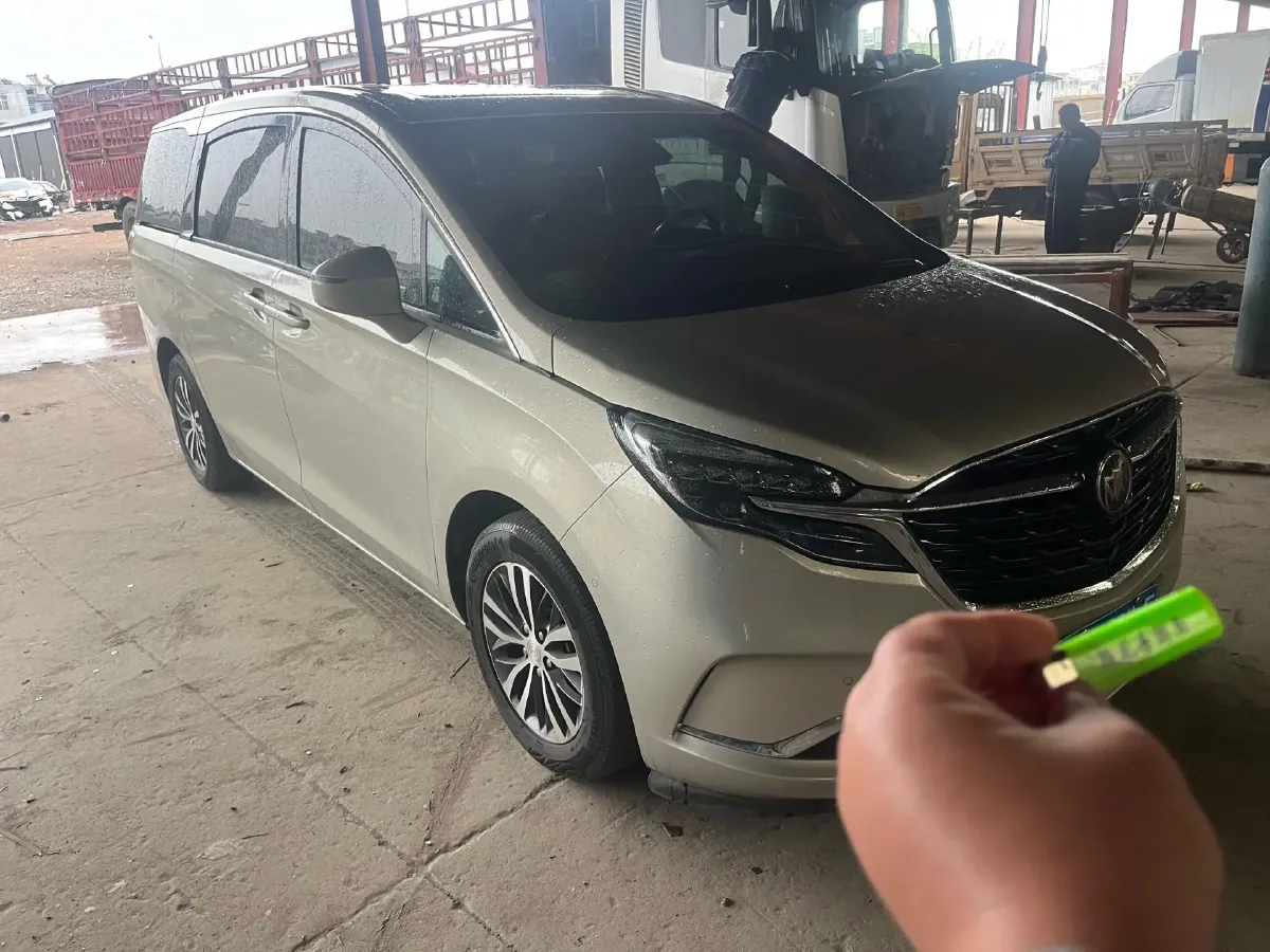 2021 Buick GL8 2.0T 237HP L4 9AT,autocango,china used car exporter,china ev exporter,chinese used car exporter,chinese used ev exporter