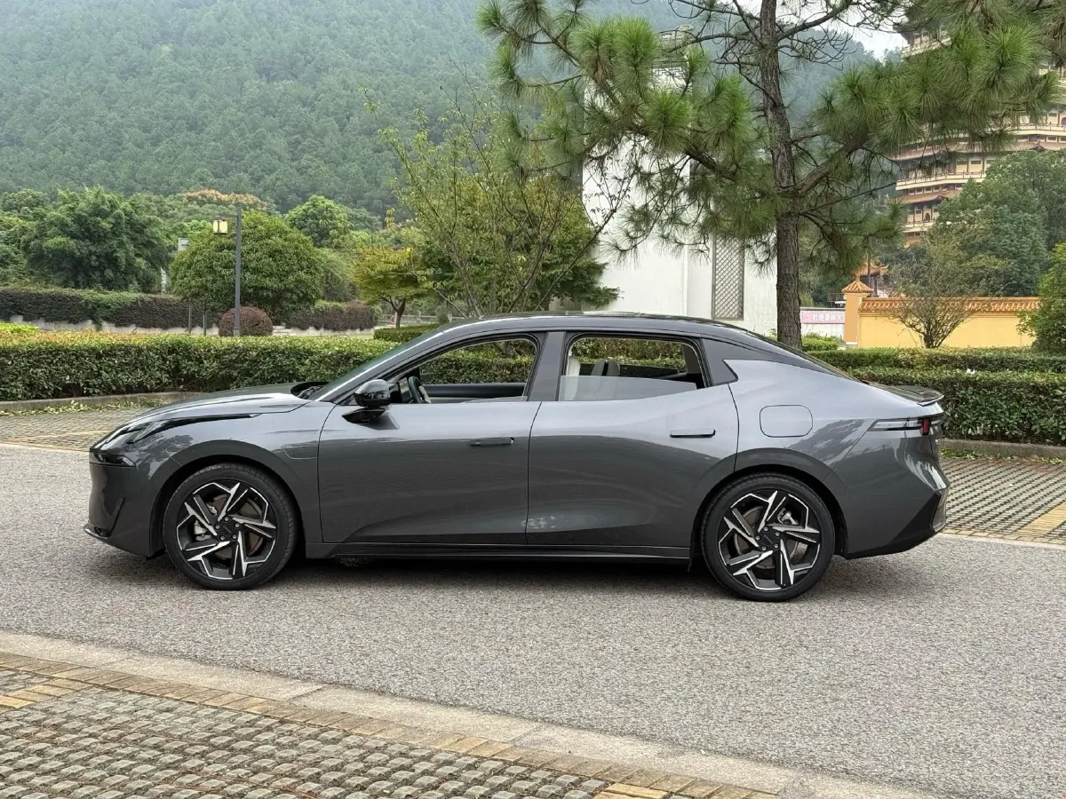 2024 LYNK&CO 07 EM-P 1.5T 163HP L4 3DHT PHEV 18.99KWH,autocango,china used car exporter,china ev exporter,chinese used car exporter,chinese used ev exporter