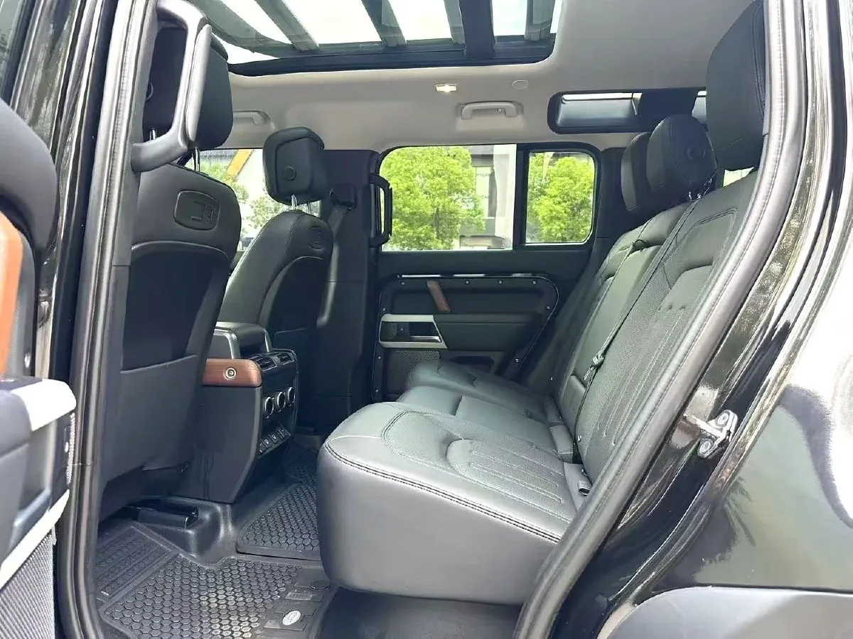 2022 Land Rover Defender 3.0T 400HP L6 8AT,autocango,china used car exporter,china ev exporter,chinese used car exporter,chinese used ev exporter