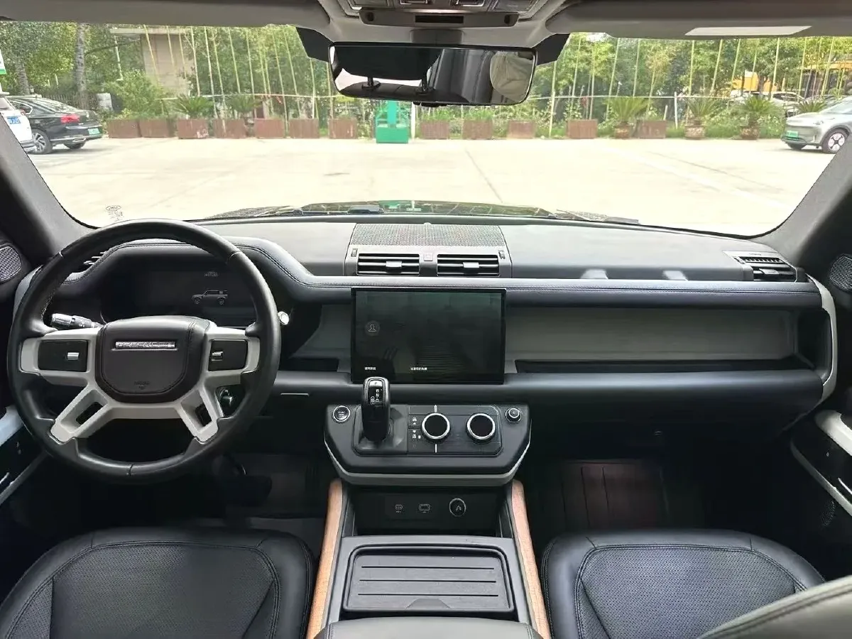 2022 Land Rover Defender 3.0T 400HP L6 8AT,autocango,china used car exporter,china ev exporter,chinese used car exporter,chinese used ev exporter