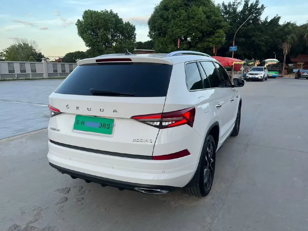 2023 Skoda Kodiak 2.0T 186HP L4 7DCT,autocango,china used car exporter,china ev exporter,chinese used car exporter,chinese used ev exporter