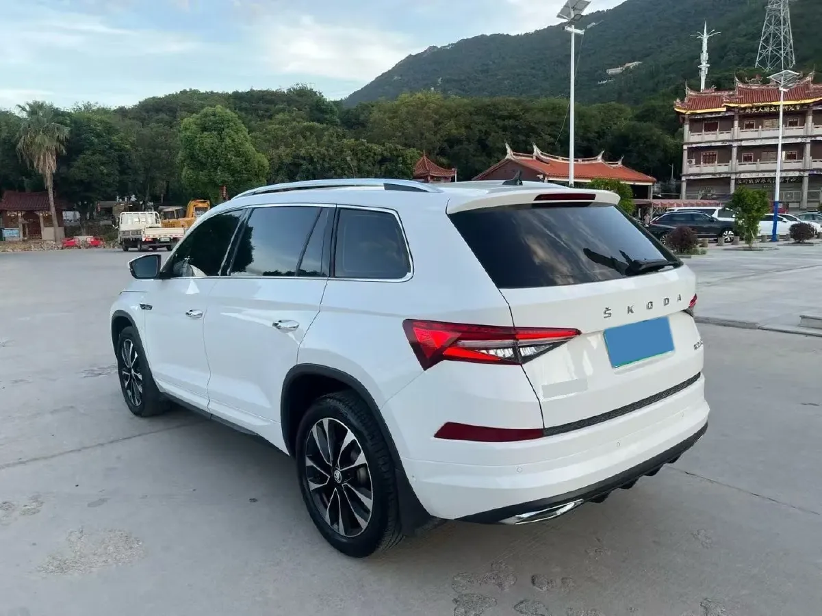 2023 Skoda Kodiak 2.0T 186HP L4 7DCT,autocango,china used car exporter,china ev exporter,chinese used car exporter,chinese used ev exporter